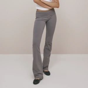 Yoga pants gråa  - DEM FINNS KVAR! Säljer mina gråna yoga pants från Nelly då dom inte används mer❤️