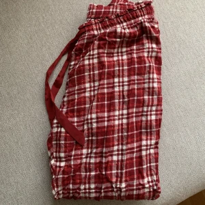 Pyjamasbyxor  - Rutiga pyjamasbyxor, jätte sköna