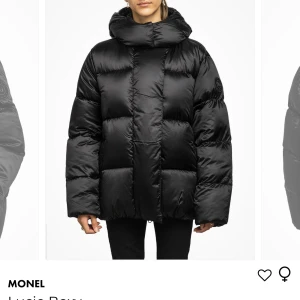 Svart Monel Jacka - Funderar på att sälja min svarta Monel vinterjacka. Köptes vintern 2021 och är i väldigt fint skick. Kan skicka fler bilder privat. Osäker på exakta priset jag köpte för men runt 4000-5000kr. Kom med bud eller frågor privat☺️