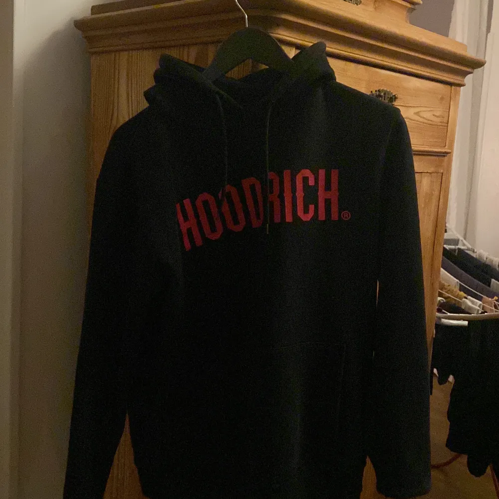 Fin hoodrich hoodie bra skick . Hoodies.