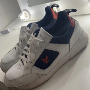 Skor Lyle&Scott - Fint skick, sparsamt använda.  