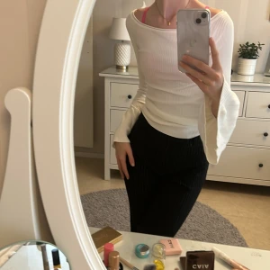 Supersöt långärmad topp 💋💋 - Använd väldigt få gånger så innefattar inga defekter🩷