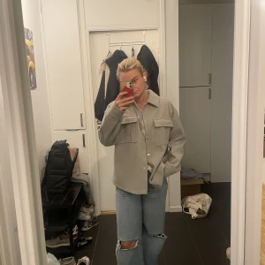 Jacka  - Jacka från Gina tricot har används men är i bra skick 