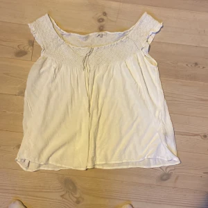 Fin topp - Vit topp bra materiel.