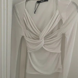 Bikbok tröja - Tröja från bikbok endast avvänd 1-2 gånger! Jätte fin att ha till fest💕