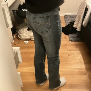 Jeans  - Super fina jeans som inte kommer till användning något mer. Skriv privat för mer information💕