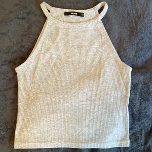 basic linne  - basic grå linne från bik bok i storlek xs men skulle säga att den passar även s. endast testad!! 