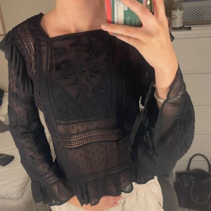 Blus  - Från zara💕super fin luftig blus💕 aldrig använd tyvärr