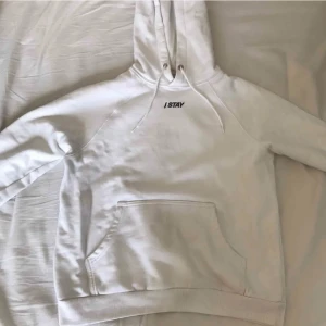 I stay hoodie - Vit I-STAY hoodie köpt på carlings för 400kr🤍