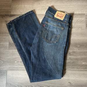 Säljer dessa supersnygga levis 506 i storlek 32/34. Skick 8/10. Passar perfekt för mig som är 182cm och 75-80kg. 