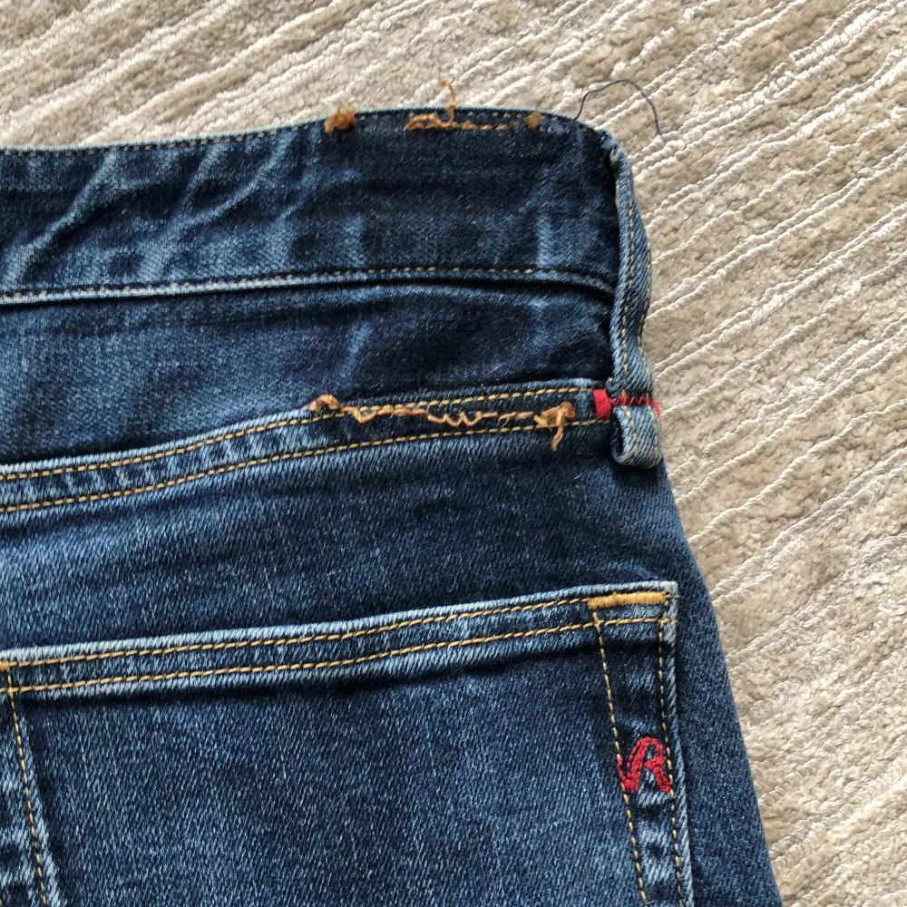 Slim fit replay hamwell jeans som sitter likande som populära modellen Anbass. Super skick på jeans men tyvärr ingen backtab. Jeans & Byxor.