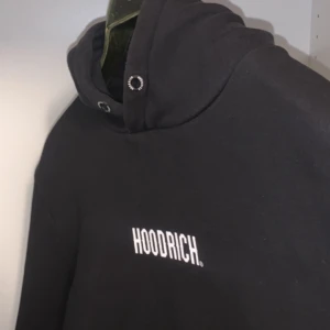 Hoodrich Hoodie  - Strlk L. I bra skick. Skriv för mer info.