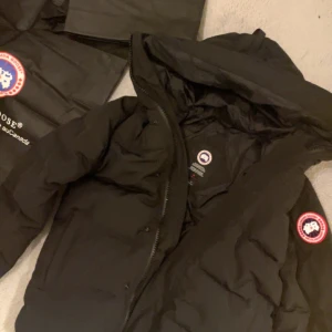 Canada goose Maximilian Parka  - Storlek S hör av dig för mer info 