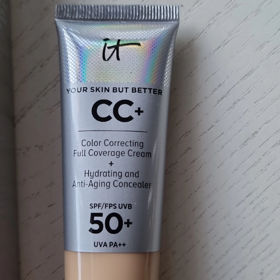 It cosmetics, CC+, foundation  - 90