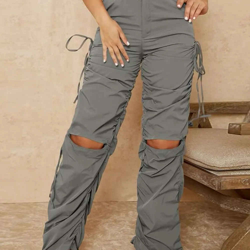 Säljer ett par byxor från shein i både svart och grå, storlek S. Aldrig använda så i nyskick. 1 för 90, båda för 150.🩷. Jeans & Byxor.