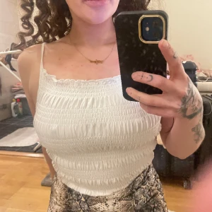 Topp/linne - Linne från hm, endast testad. 🤍👍