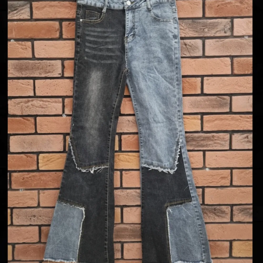 Säljer dessa as coola jeans som ja köpte på vinted men som inte används, bilderna är från tjejen ja köpte av🩷 Storlek 34/36/38 skulle ja säga då dom är väldigt stretchiga, beror på hur man vill att de ska sitta! Köparen står för frakt🫶🏻. Jeans & Byxor.