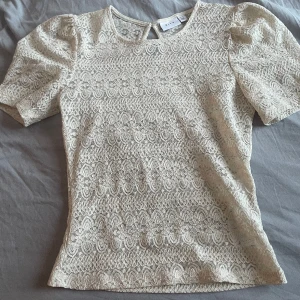 Vila tröja - Säljer den här jättefina vila tröjan då jag inte använder den längre