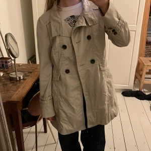 trenchcoat - jättefin trenchcoat/kappa från lindex.  