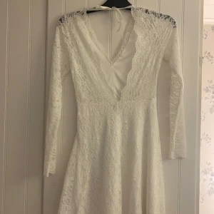 Klänning  - Använt en gång. 