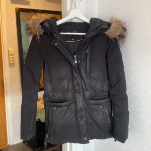 Hollies jacka strl34 - Använd men har varit för liten och har varit oanvänd de senaste vintrarna