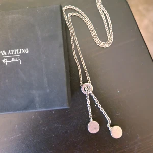 Efva Attling halsband  - Knappt använt. Nypris 2500 kr