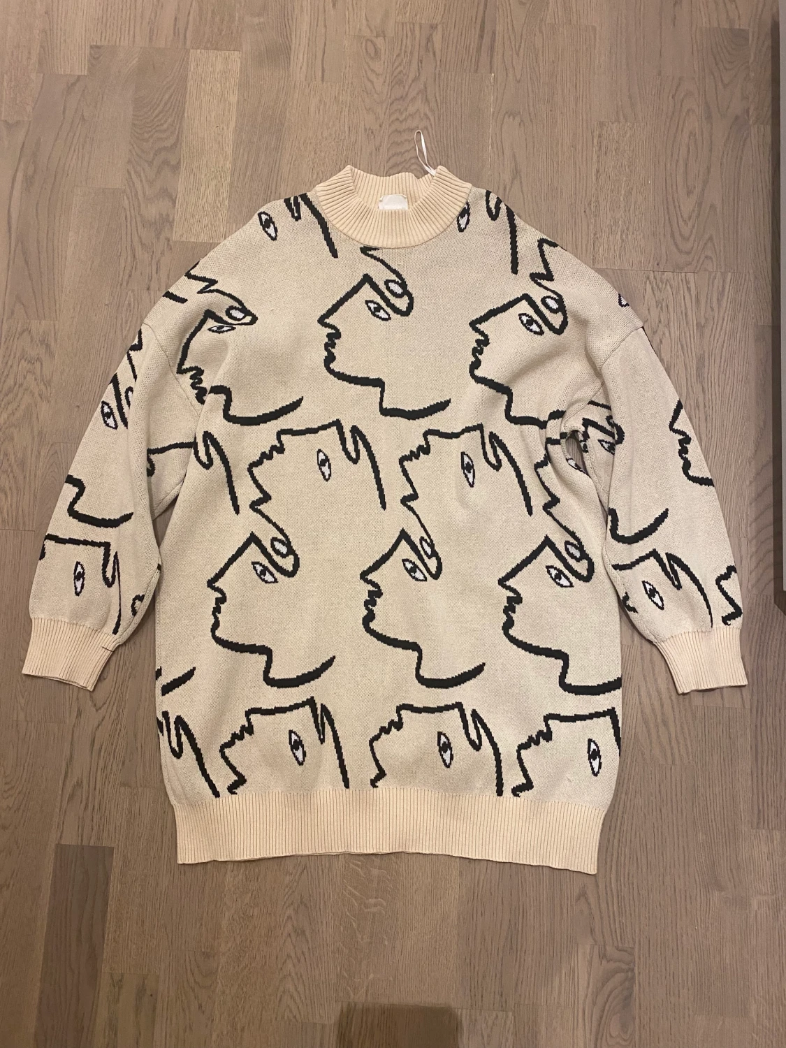 Lång Stickad beige tjocktröja från monki