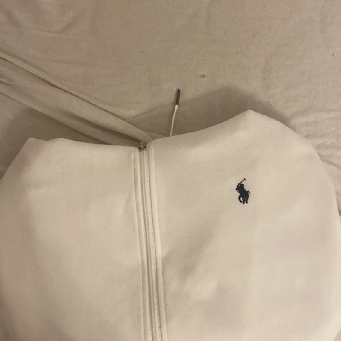 Helt ny skick, aldrig använd. Säljer den eftersom den är för stor på mig  - 91