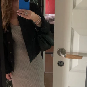 Stickad klänning - Stickad långärmad klänning från HM, skriv för fler bilder💋