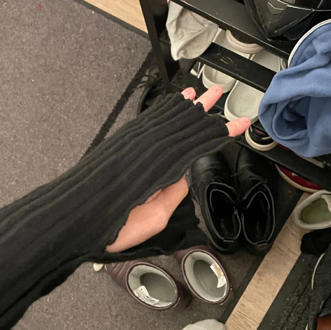 Off shoulder tröja med knappar - 91