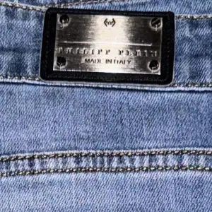 Philipp Plein Jeans använda några gånger köpr från Farfetch 6760kr.