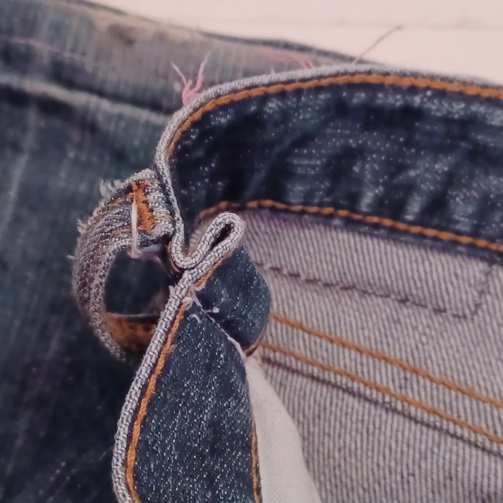 Super snygga mörkbkå replay jeans,  köpta begagnade.lågmidjade bootcut.  Insydda i midjan man kan kanske ta bort det om man vill?❤️. Jeans & Byxor.