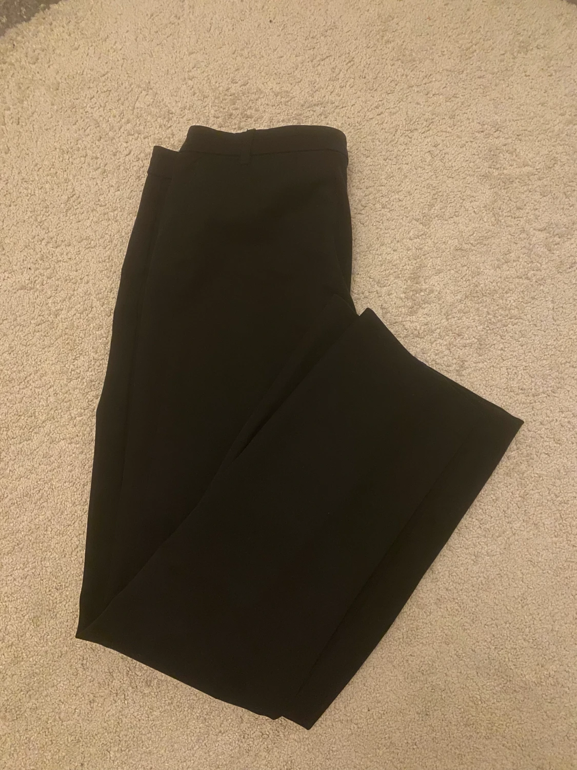 Svarta, raka kostymbyxor