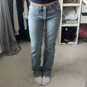 Zara jeans - De populära jeansen från zara som inte längre säljs. Storlek 34 och passar mig som är 166.