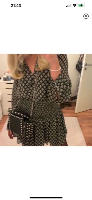 Zara klänning  - Säljer en så fin zara klänning☺️❤️