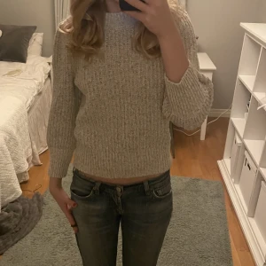 Stickad trekvart tröja!❤️ - Super fin tre kvart tröja!❤️ Den passar någon med storlek Xs-M enligt mig! Super fin i nyskick!❤️