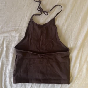 Brun topp - Söt brun topp från BikBok! Nästan aldrig använd.