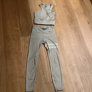 Stringent set😻 - Jag säljer mitt stringent set! De är i väldigt bra skick💓kom privat för fler bilder! (Går att köpa enskilda för 150 kr styck!)