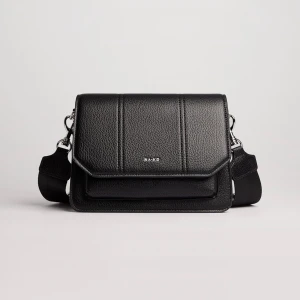 NAKD väska - Jättefin väska från na-kd som bara kommit till användning fåtal gånger (ca 3). Inga defekter. Nypris 549, mitt pris 350. Bara att höra av dig för mer bilder🤍