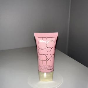 Figs & rouge Blurring primer - Säljer en till av denna primer 50 ml Nypris: 445kr Oanvänd och oöppnad
