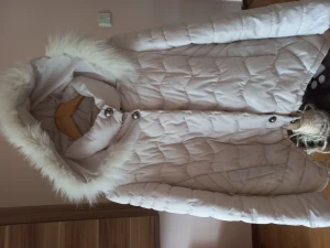 Fint vit höstjacka str 38 - Fint vit höstjacka str38.Mobil 0793537427. Välkommen