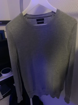 Kashmir sweatshirt  - Säljer min gråa Kashmir sweatshirt 9/10 skick 