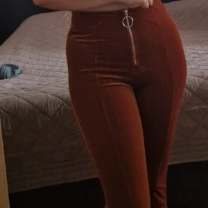 Bruna byxor  - Säljer bruna byxor, 70's style 🤎