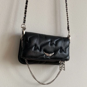 Zadig väska! - Rock nano från zadig & voltaire 🤍köpt i deras butik, jättefint skick, dustbag medföljer 