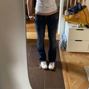 Diesel jeans - Säljer mina jättefina diesel jeans då de är för små. Köpta på plick, men aldrig använda.  Står storlek 14Y men jag skulle uppskatta de som en XXS/XS Hör av er vid frågor.🙌🏼