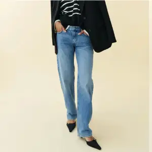 Gina jeans i storlek 38. Jag köpte de nya (endast provade) här på Plick. Endast testade av mig, lite för stora.