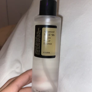 Skönhet - Säljer detta snigel serum ifrån COSRX då den inte va för mig, testat EN gång! (100 ml)