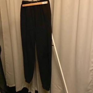 Mjukisbyxor  - Mjukisbyxor  Ginatricot  Finns i Holmsund men kan tas till Ersboda på vardagar. 