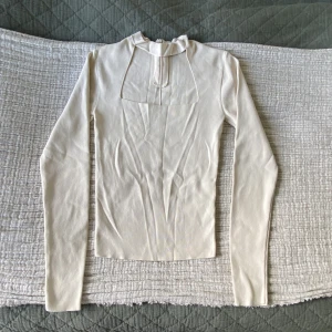 Tröja - Använd fåtalgånger men i mycket bra skick. 