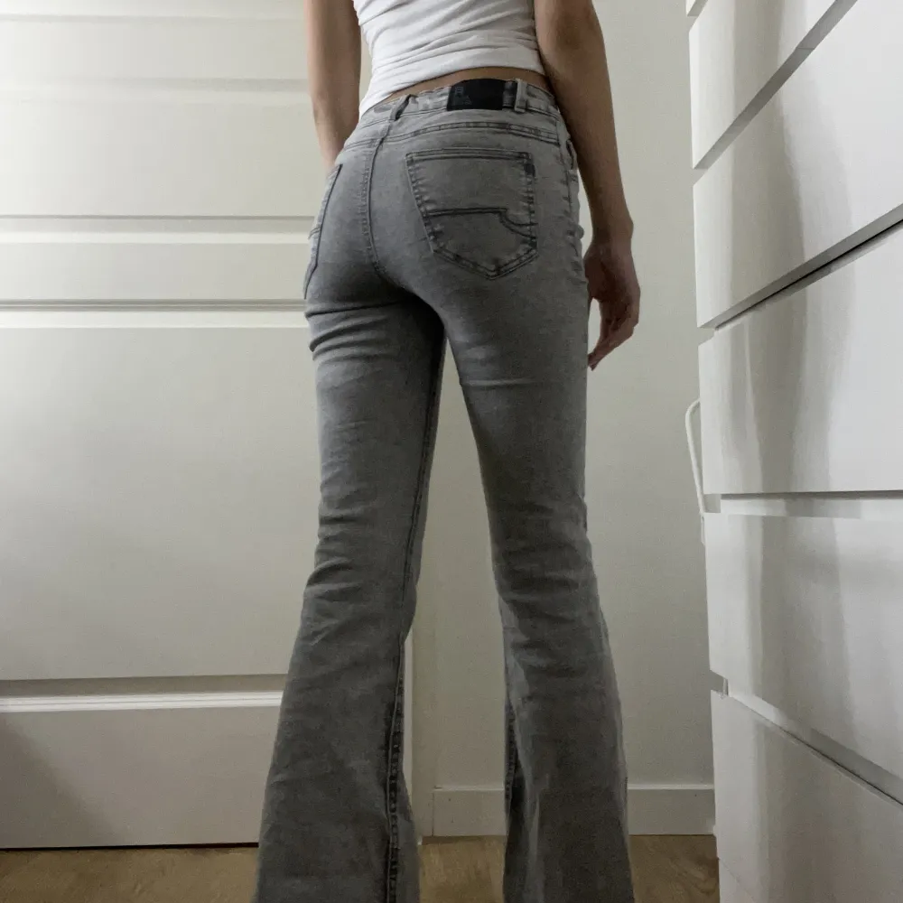 Gråa jeans liknande Ltb jeansen🤩Justerbara i midjan🙌🩷. Jeans & Byxor.